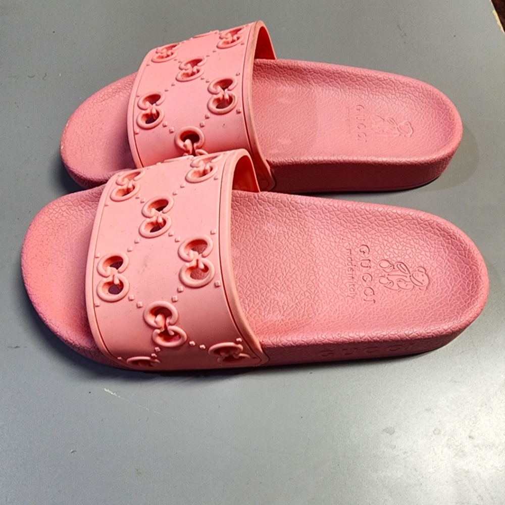 Gucci flops